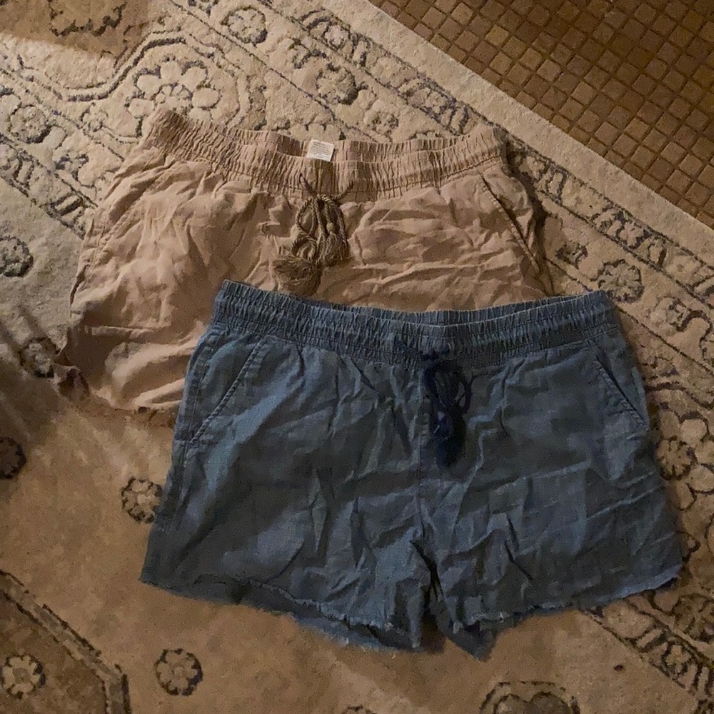 2 pairs of shorts size L